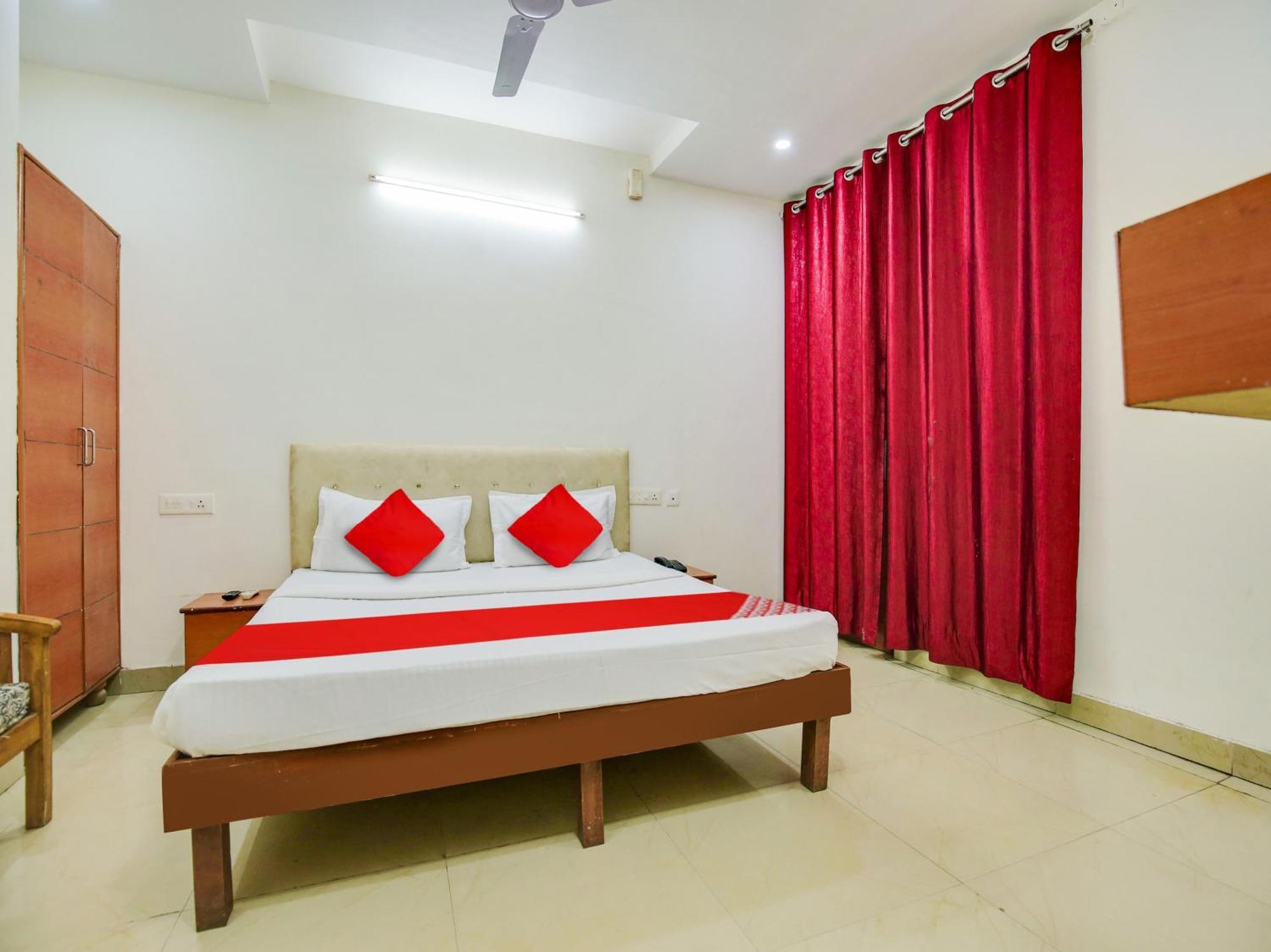 Hotel O Platinum Inn Nayagaon Bagian luar foto
