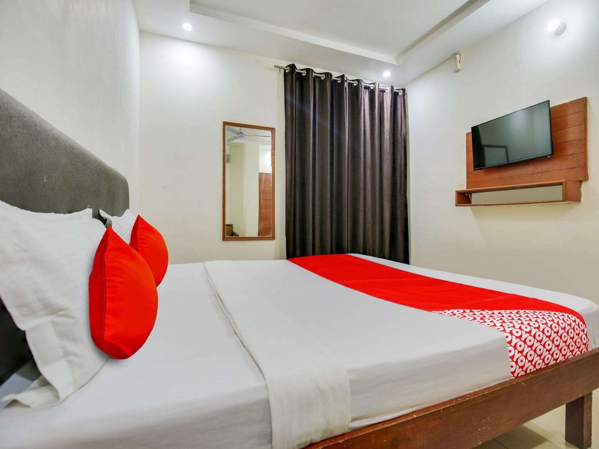 Hotel O Platinum Inn Nayagaon Bagian luar foto