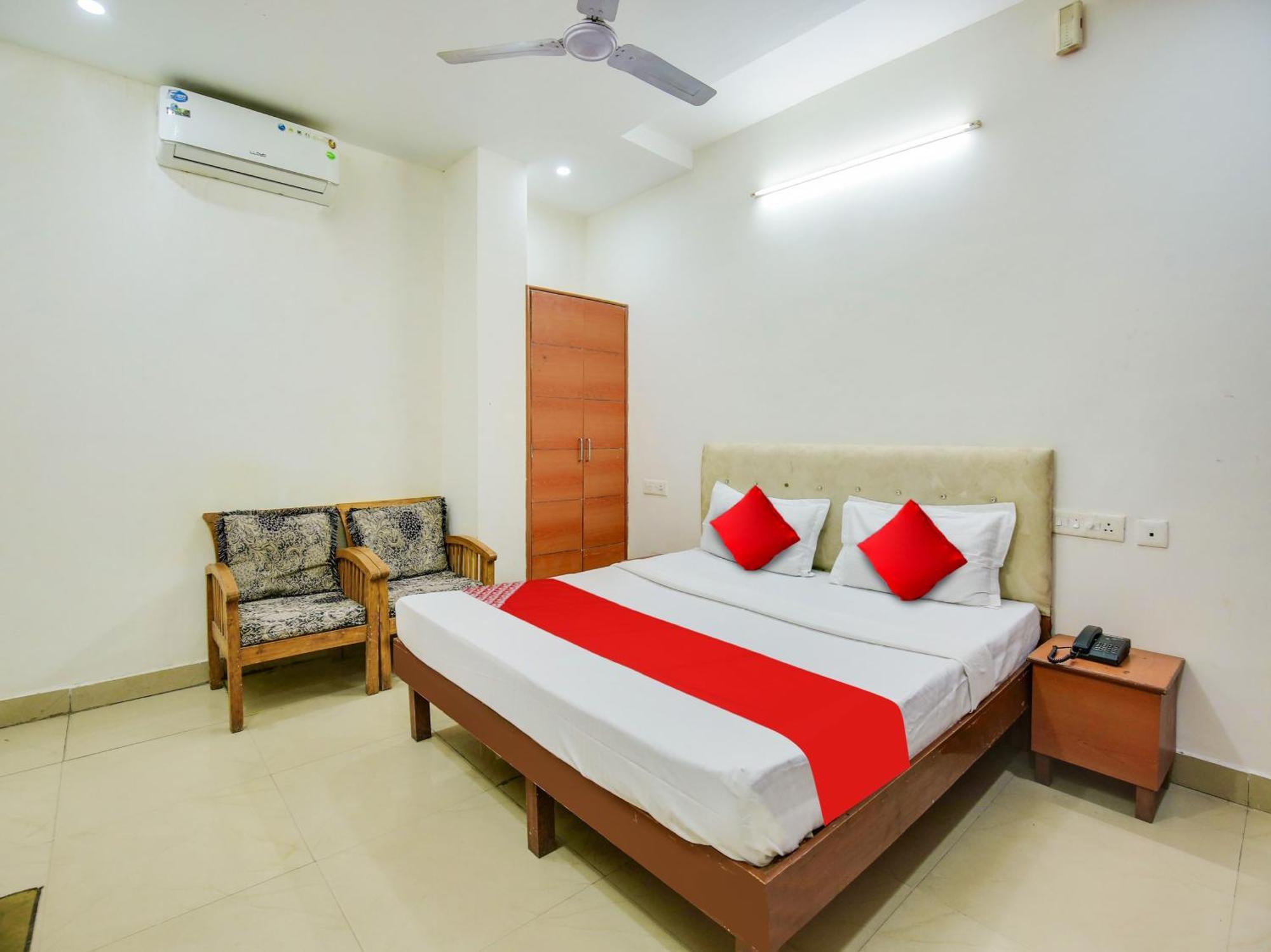 Hotel O Platinum Inn Nayagaon Bagian luar foto