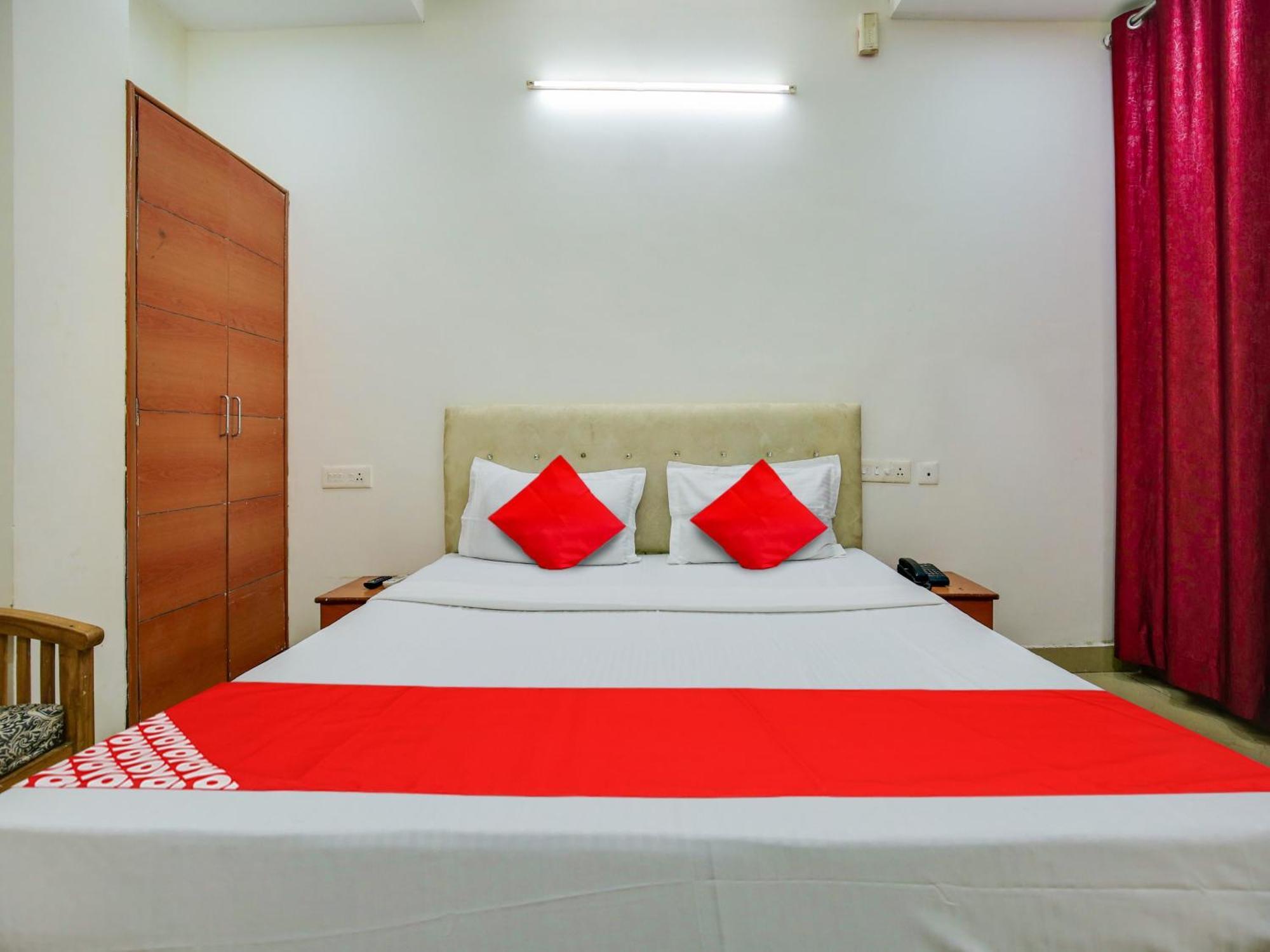 Hotel O Platinum Inn Nayagaon Bagian luar foto